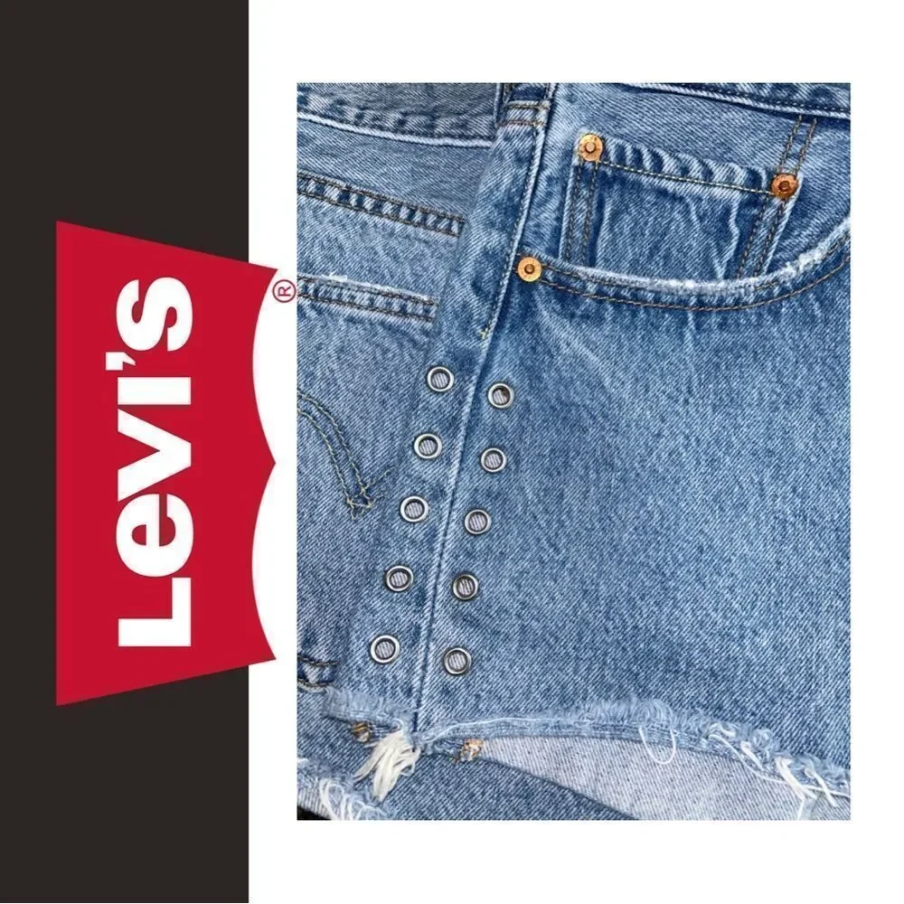 Levi’s 501 Women’s‎ Distressed Grommet Embellished Jeans Shorts - Size 32